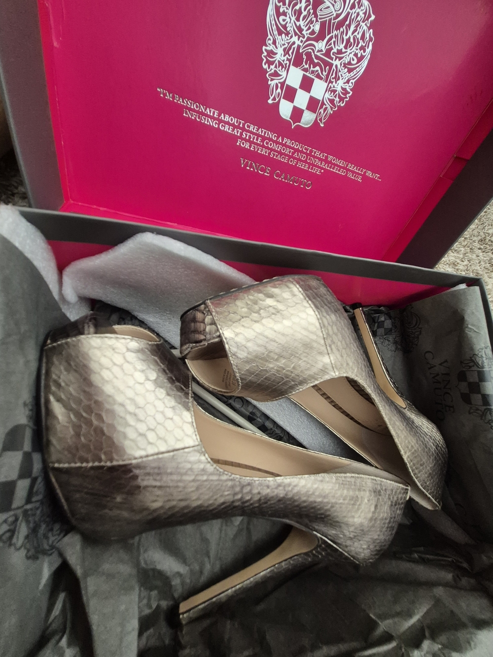 💕Vince Camuto Silver Metallic Snake Peep-Toe Stiletto Pumps💕
